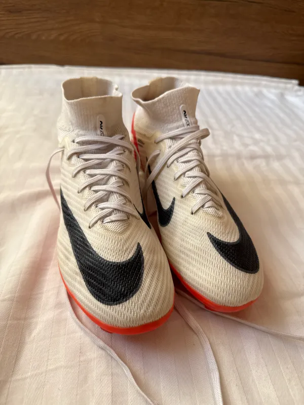 Футбольная бутса Nike Airzoom