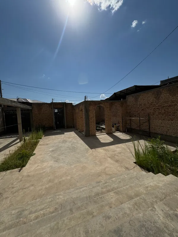 Uy, 1000 m², 3 qavat, 6,5 sotix 8 Uy, 1000 m², 3 qavat, 6,5 sotix 8