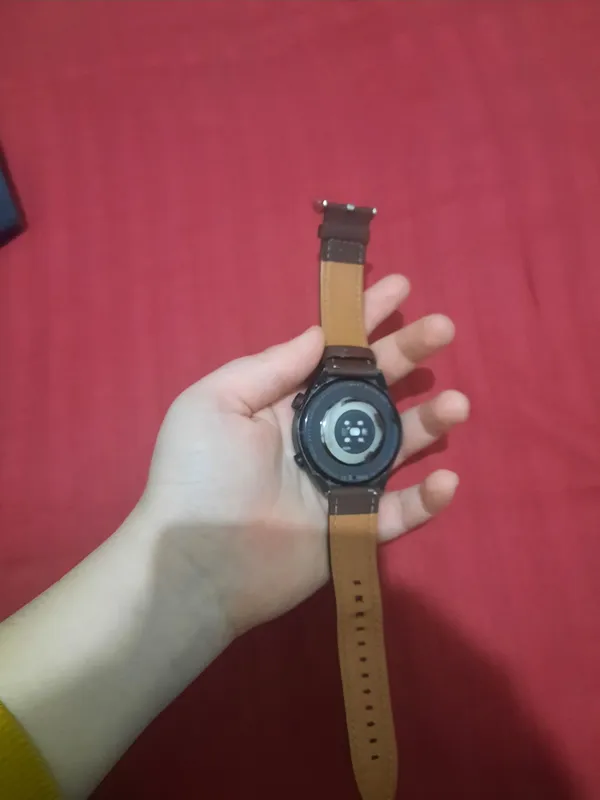 Продаю часы SPORTS WATCH.Состояние хорошее комплект идёт ещё зарядка. — фото 1