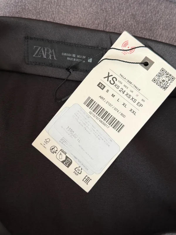 Новая атласная юбка с кружевом из ZARA черного цвета 4 Новая атласная юбка с кружевом из ZARA черного цвета 4