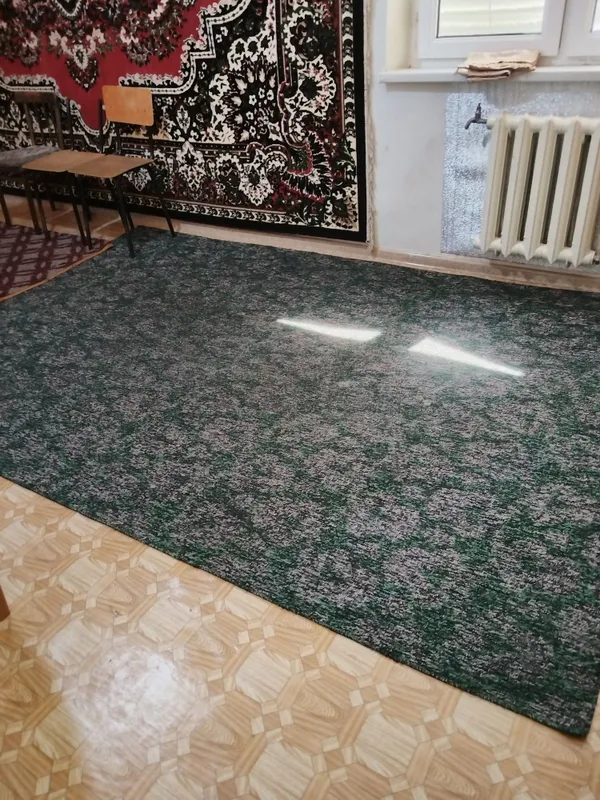 Продаётся палас три на два( 3х2 ] в хорошем состоянии