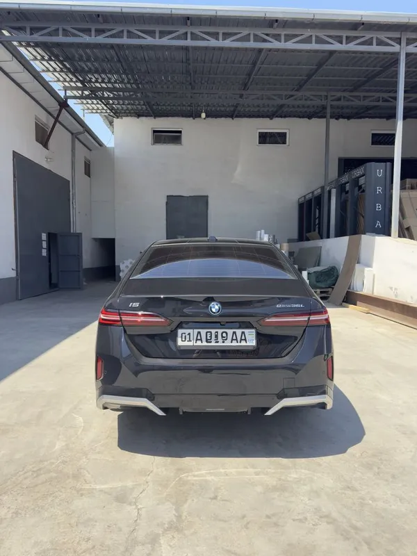 Bmw I5. 2