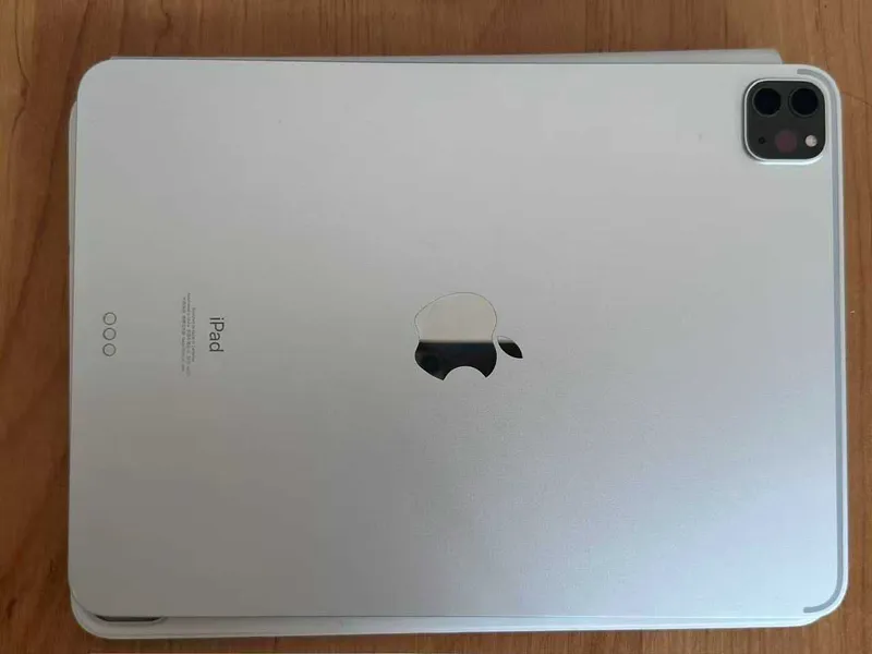 iPad Pro 11″ M1 128 ГБ + Apple Pencil 2 + Magic Keyboard 5