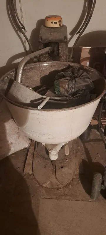 Продам тестомес. 3 Продам тестомес. 3