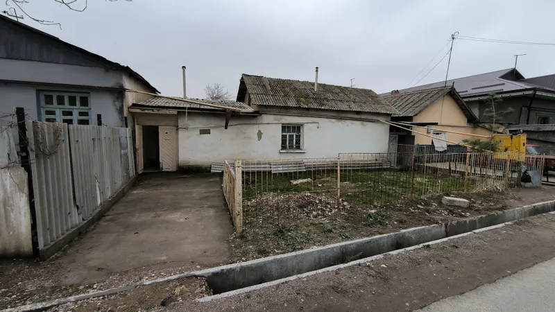 Дом с участком 6 соток в Пскенте, Ташкентская область — фото 1