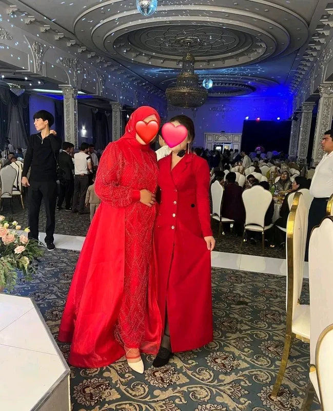 Materali qimmat Gipyurli Vechirne Koʻyne