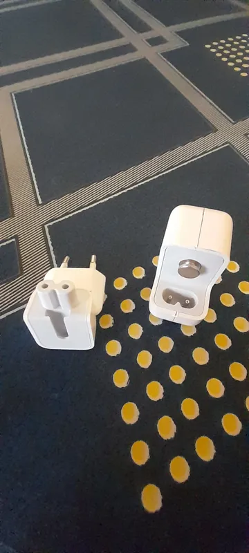 12w USB Power adapter. model A1401 ORGINAL APLEE 2