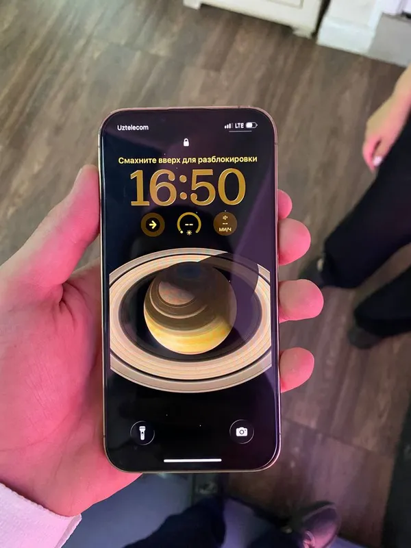 iPhone 13 pro Gold 2