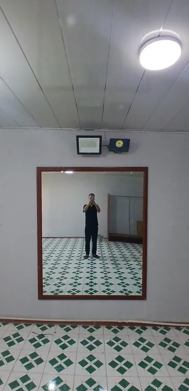 Oynalar sotiladi 1 Oynalar sotiladi 1