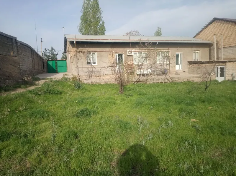 uy 8sotixli sotiladi