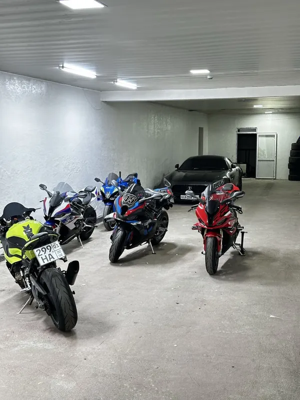 BMW M1000RR 2023 6
