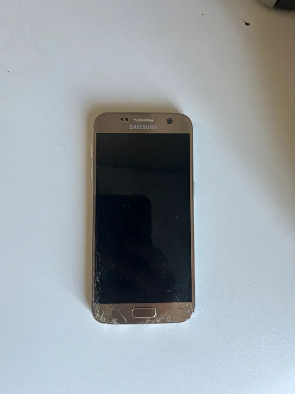 Телефон Самсунг s7 3