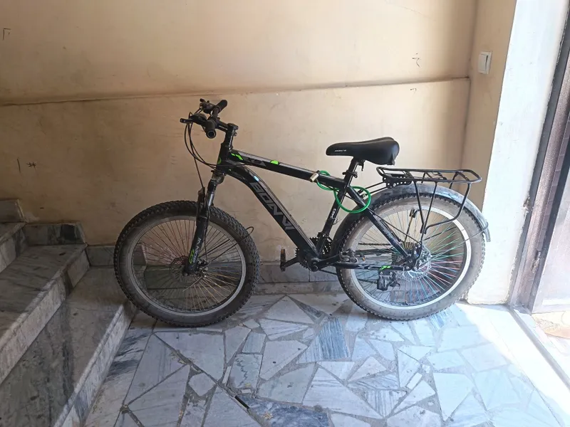 Velosiped sotiladi Velosiped sotiladi