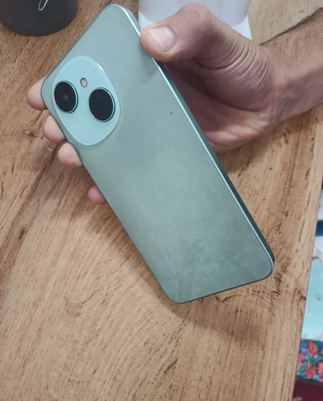 Tecno Spark Go 1... 6