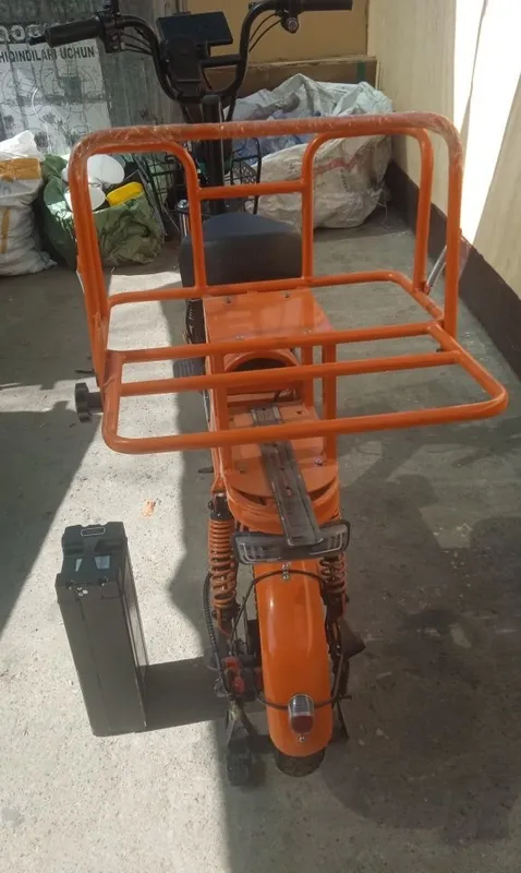 Продаётся скутер, состояние хорошее, скорость 45 км/ч, 2 батареи 2