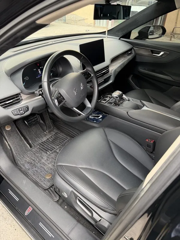 Hongqi e-qm5 elektromobil — фото 2
