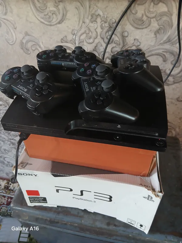 Продаётся PlayStation 3 с 4 джойстиками Продаётся PlayStation 3 с 4 джойстиками