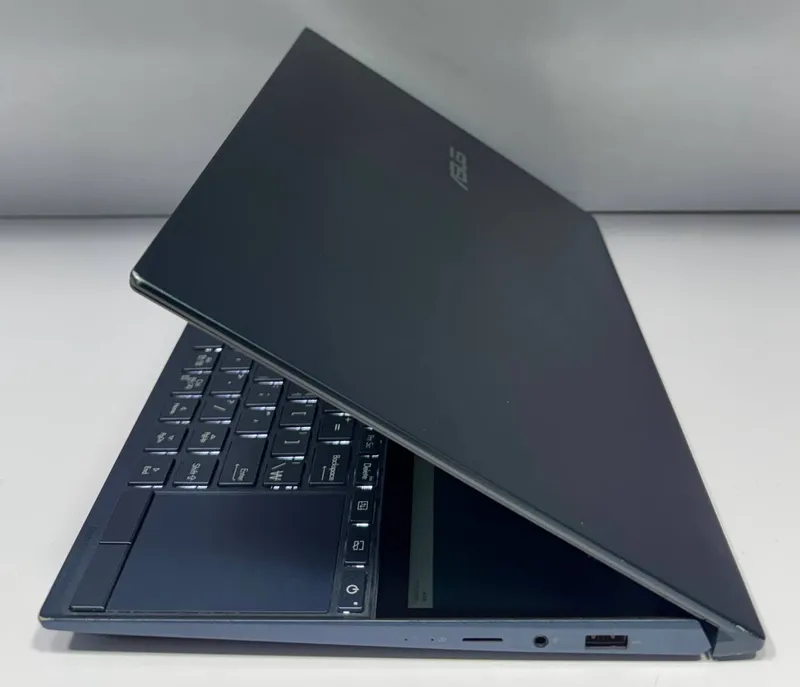 ASUS ZENBOOK DUO 4 ASUS ZENBOOK DUO 4