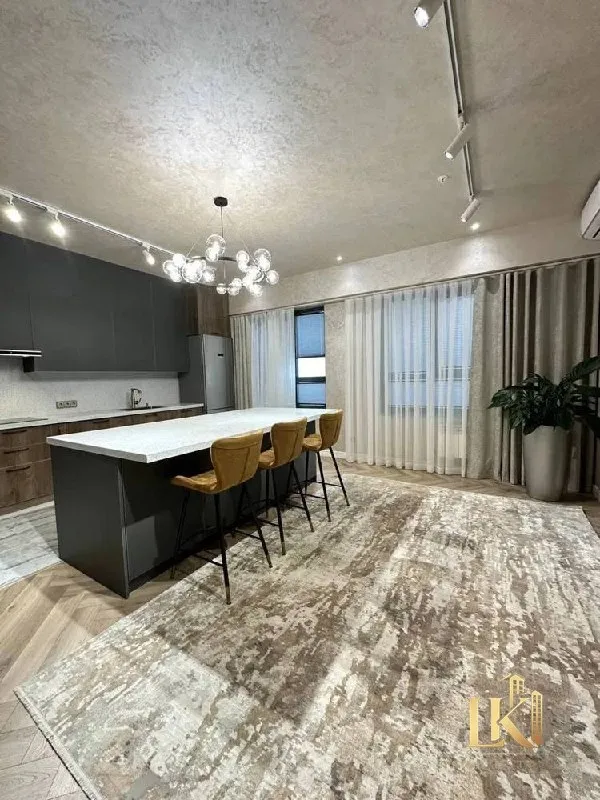 Akay City ЖКda panoramali manzarali, shaxsiy kinoteatr, terrasa, 4 ta sanuzel va garderob xonali, ta’mirli hashamatli 6 xonali dupleks sotiladi 4