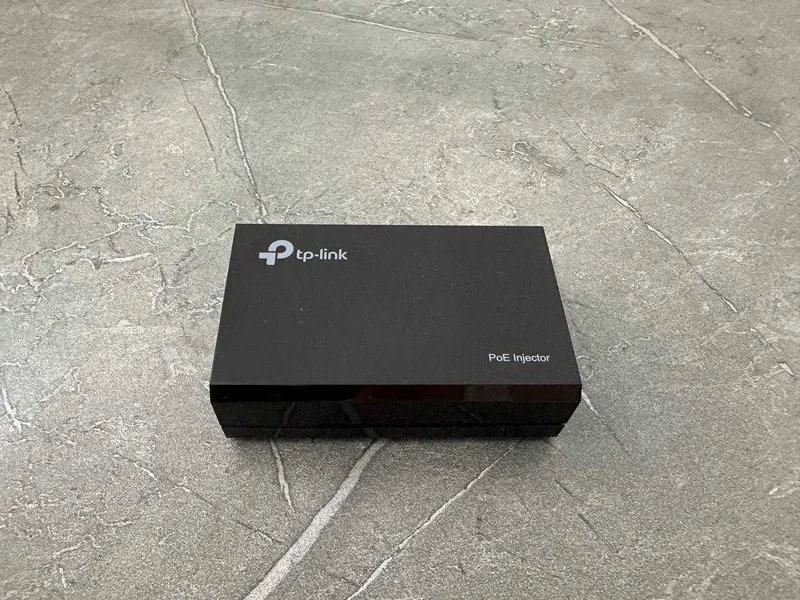 TP-Link POE150S PoE Injector 1 TP-Link POE150S PoE Injector 1