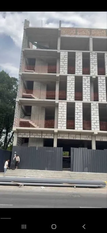 Сдаётся в аренду помещения 4 этажний 1700m2 Ул Фаргона йоли улица Баку 1