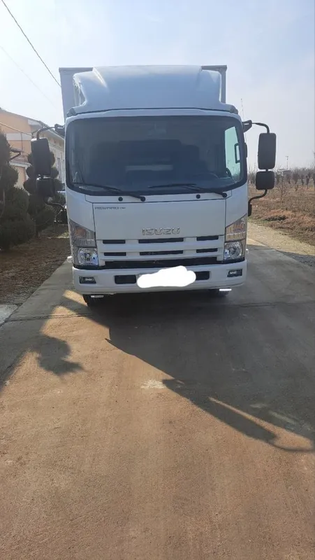 Isuzu sotiladi yili 2023 yurgani 29000 km yurgan — фото 2