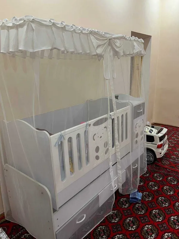 Bolalar karovati kam ishlatilgan