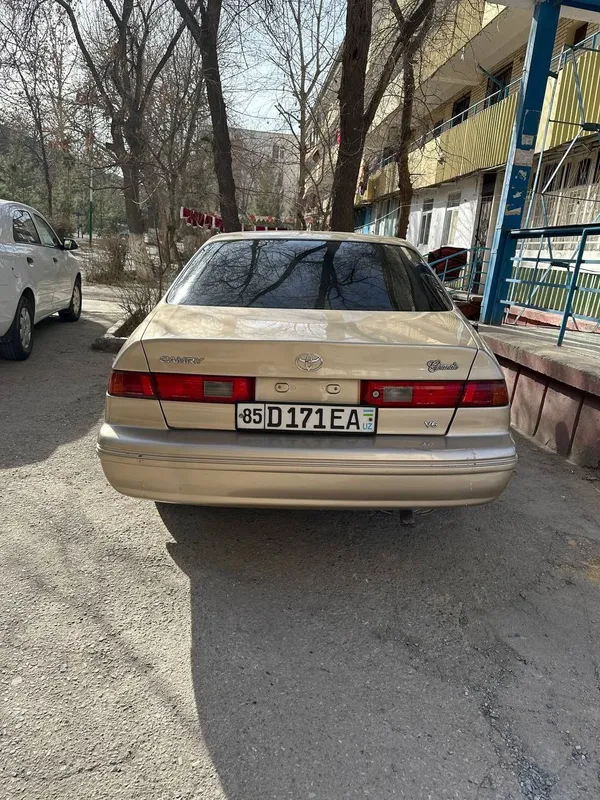 Автомобиль Toyota camry — фото 1