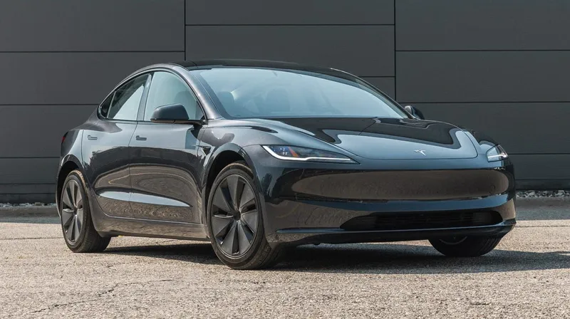 Можно в лизинг. Tesla model 3 highland 2024/2025, dual motor — фото 1