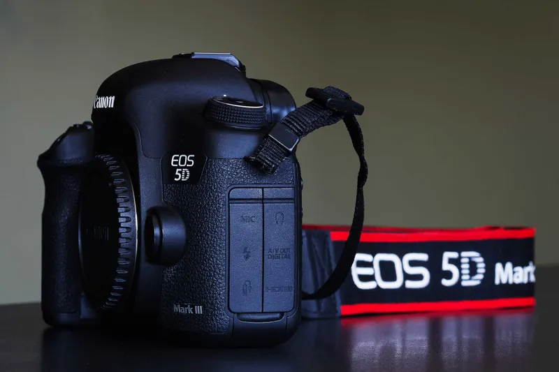 Canon 5D Mark III Body + SanDisk CF Extreme Pro 32GB + 16GB + ИК-пульт 4 Canon 5D Mark III Body + SanDisk CF Extreme Pro 32GB + 16GB + ИК-пульт 4