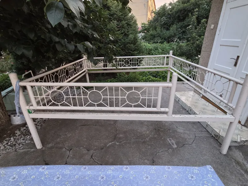Топчан из металла