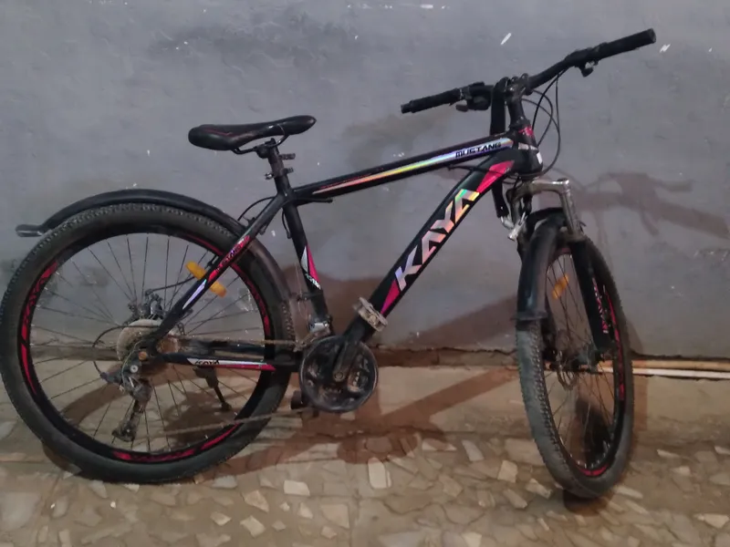 Velosiped sotiladi aybi yo'q,yaxshi yuradi.
