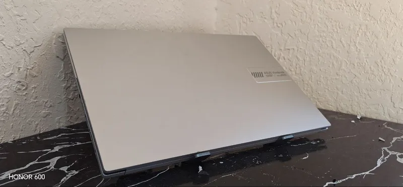 ASUS VivoBook noutbuki 1 ASUS VivoBook noutbuki 1