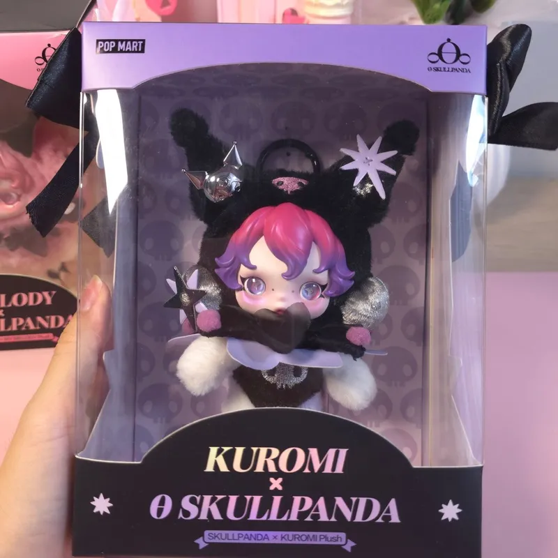 Оригинал Popmart Куроми Sanrio x Skullpanda брелок blindbox — фото 1