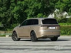 LI L9 livis 2026 — gold titanium 2 LI L9 livis 2026 — gold titanium 2