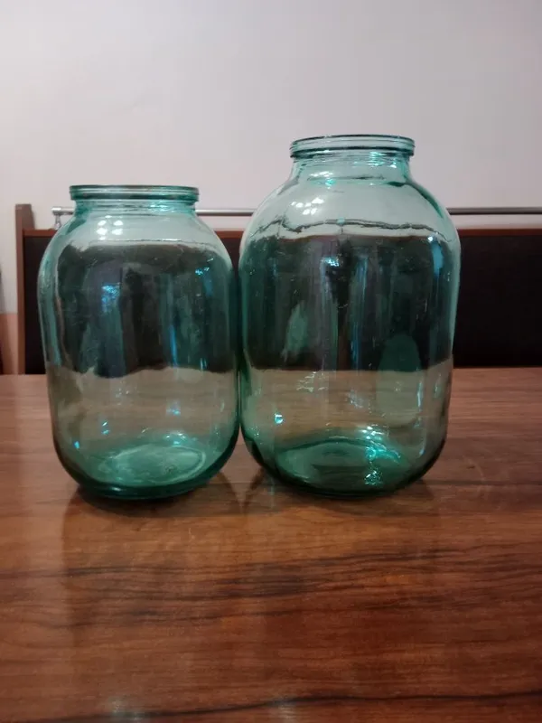 Продаются банки( советские) 1л, 2л,3л.