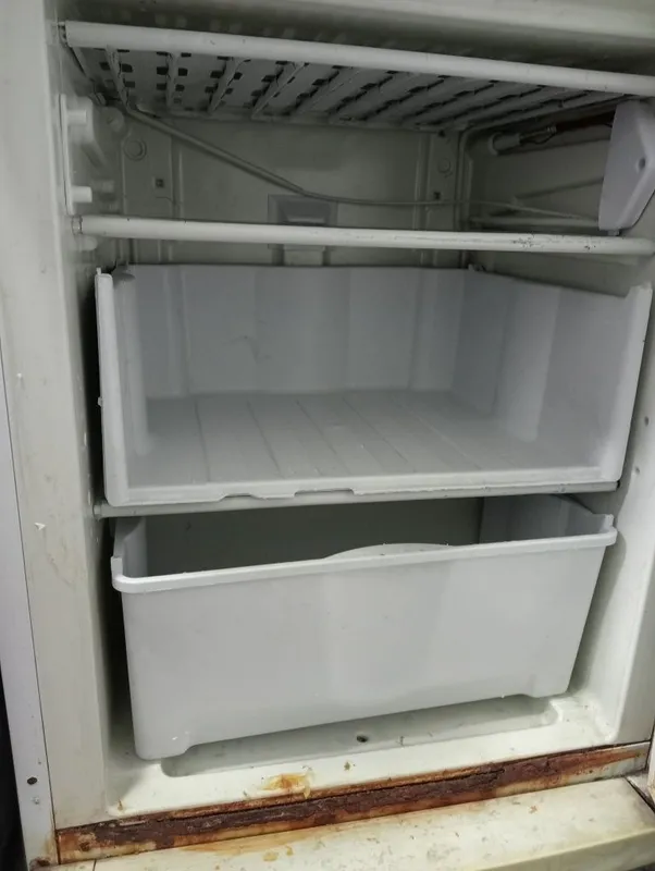 Холодильник Indesit, 2 отделения, хороший вариант 2 Холодильник Indesit, 2 отделения, хороший вариант 2