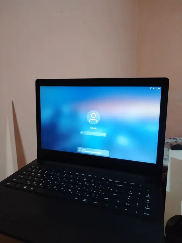 Lenovo ideapad 100-15.6" Core i5, 8 GB RAM