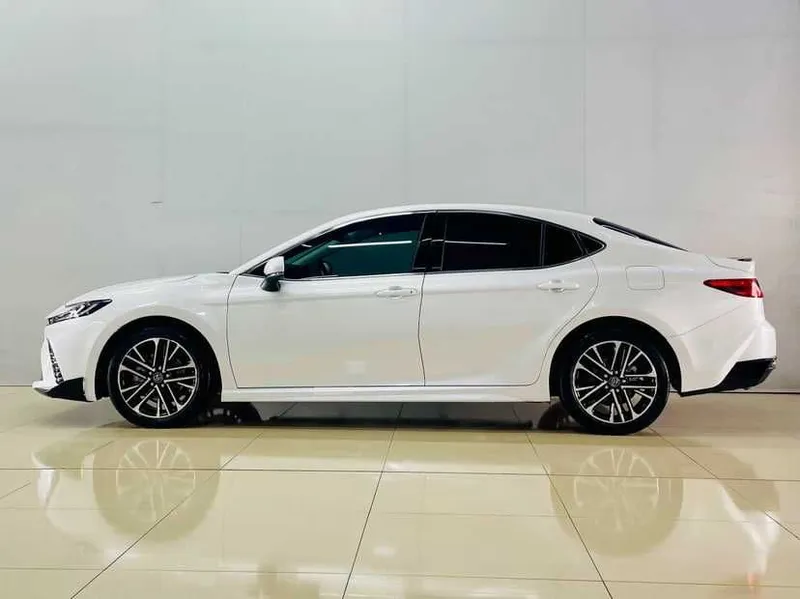 Toyota Camry 2026 Model Dual-Engine 2.0HSE Sport Lite Edition 3 Toyota Camry 2026 Model Dual-Engine 2.0HSE Sport Lite Edition 3