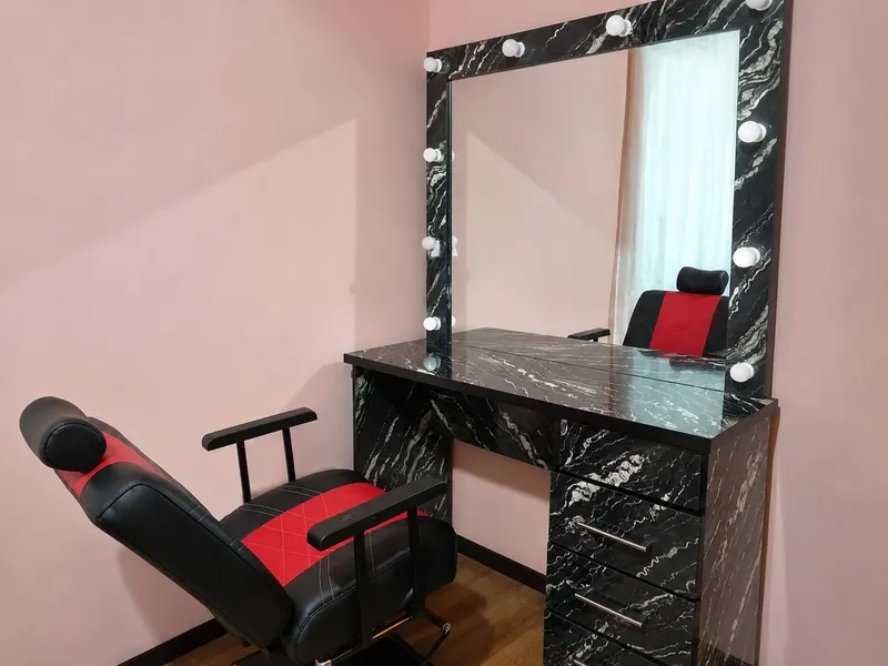 chiroqli trimo holati ideal va sartaroshlik stuli