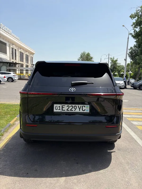 TOYOTA BZ3X Pro Plus EV 520 чистый как новый — фото 3