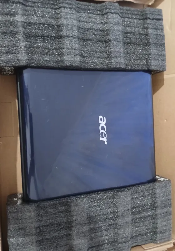 Acer noutbuki sotiladi. 2
