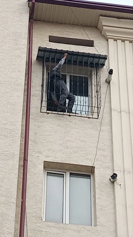Suvarka xizmati temir eshik reshotka va Naves taxlash xizmati 2