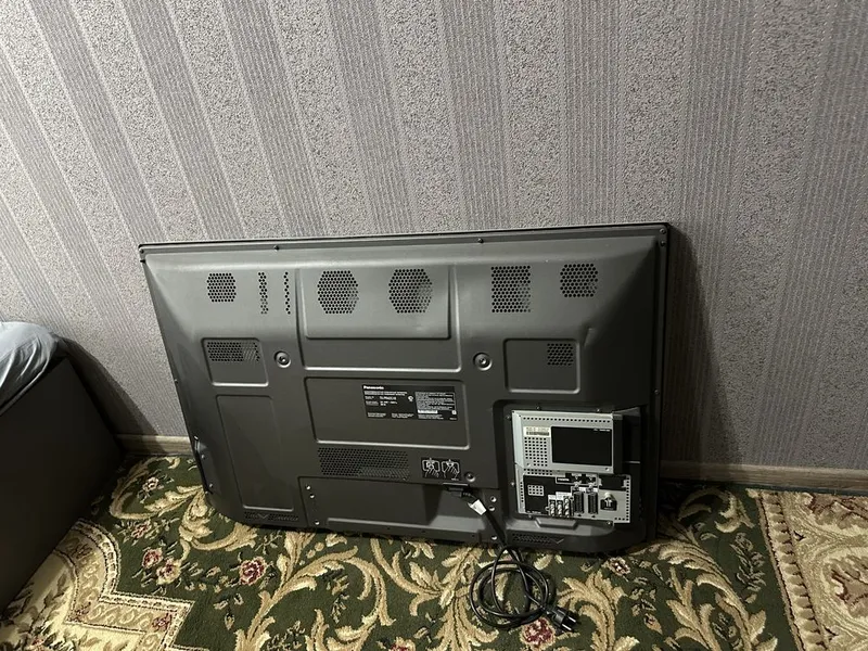 Телевизор Panasinic 42 тали