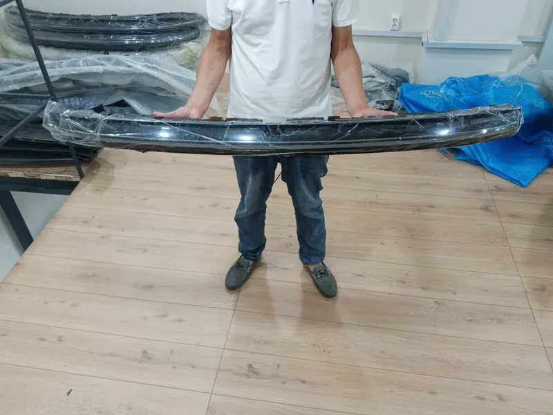 Orqa uzun Fara Lixiang L7