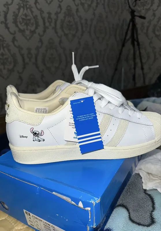 Продам кроссовка superstar stitch 41 размер подходит для 42 размера