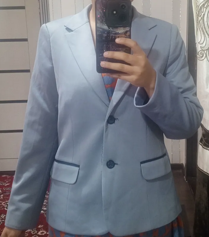 Ayollar kostyumi Ayollar kostyumi