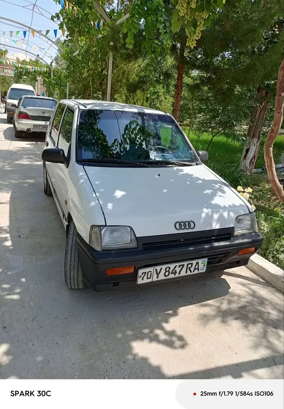 Tiko 1997 yil rangi oq