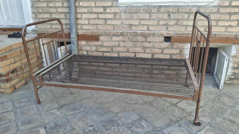 кровать