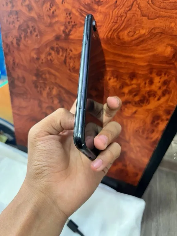 iPhone XR. 5
